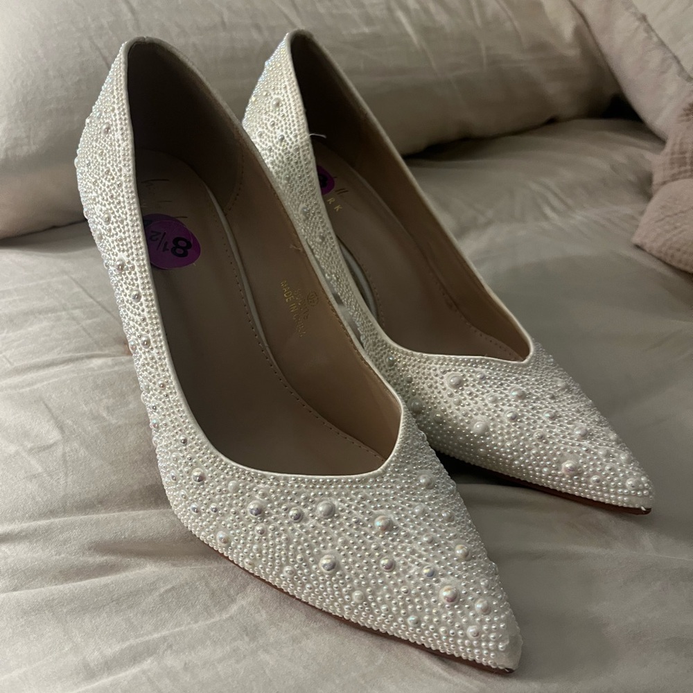 Nicole Miller 8.5 Kitten Heels